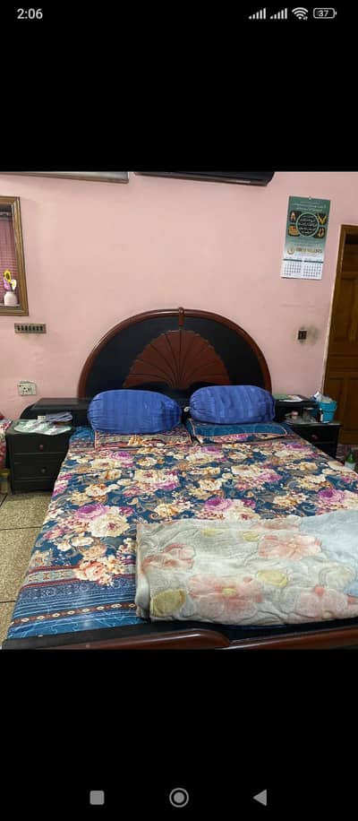 Wodden bed for sale