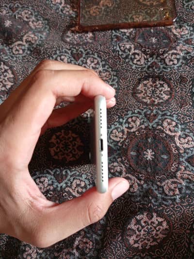 iPhone 7 10/10 conditions all okay final price