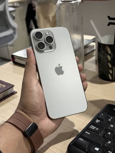 Iphone 16 Pro Max (10/10 Condition)