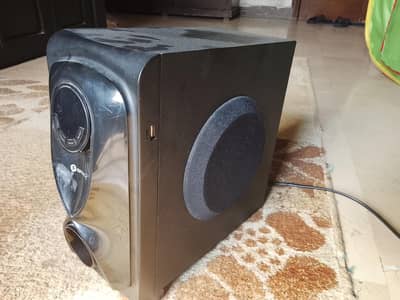 Space Woofer Speaker For Urgent Sale in Good Condition