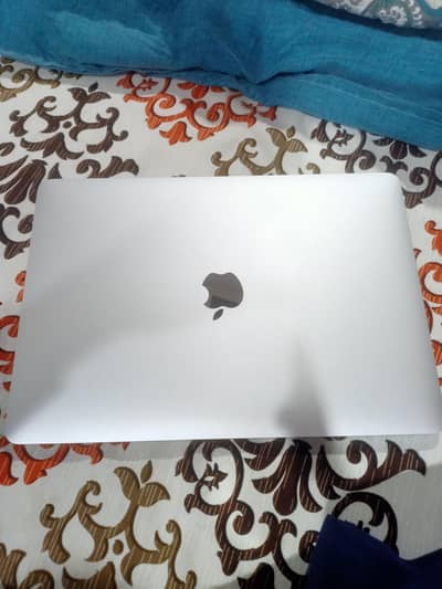 Apple MacBook Pro 2020 – Core i5 | 16GB RAM | 512GB SSD | 13" Retina