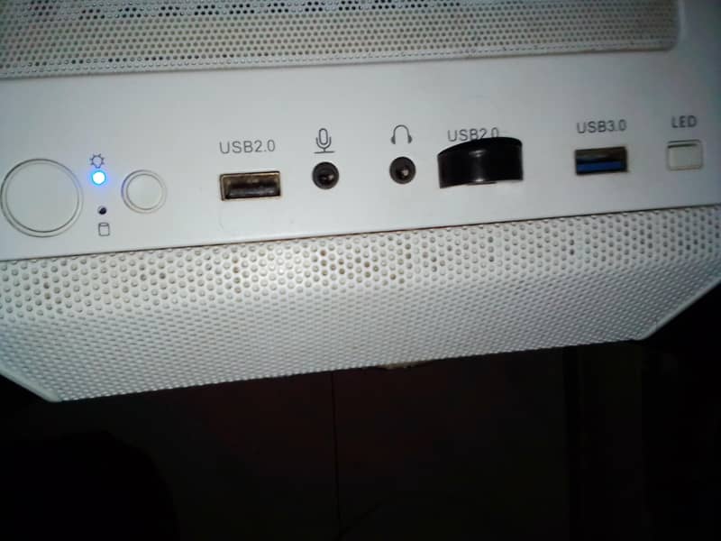 Gaming PC and Setup 19