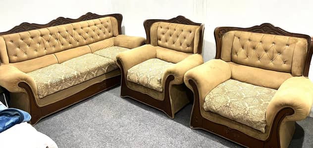 Luxury 5-Seater Tufted Sofa Set for Sale (Peshawar Nasirbagh Road)