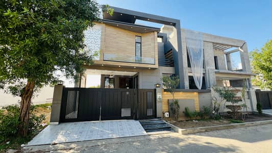 10 Marla Brand Used House For Sale In Lake City Sector M2a