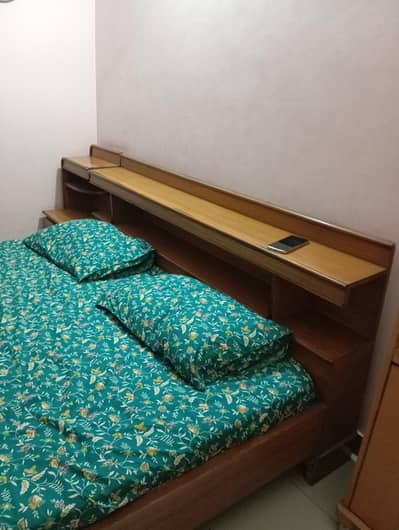 king bed with 2 side tables