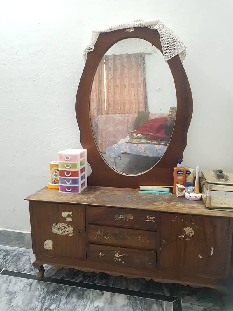 Dressing table 0