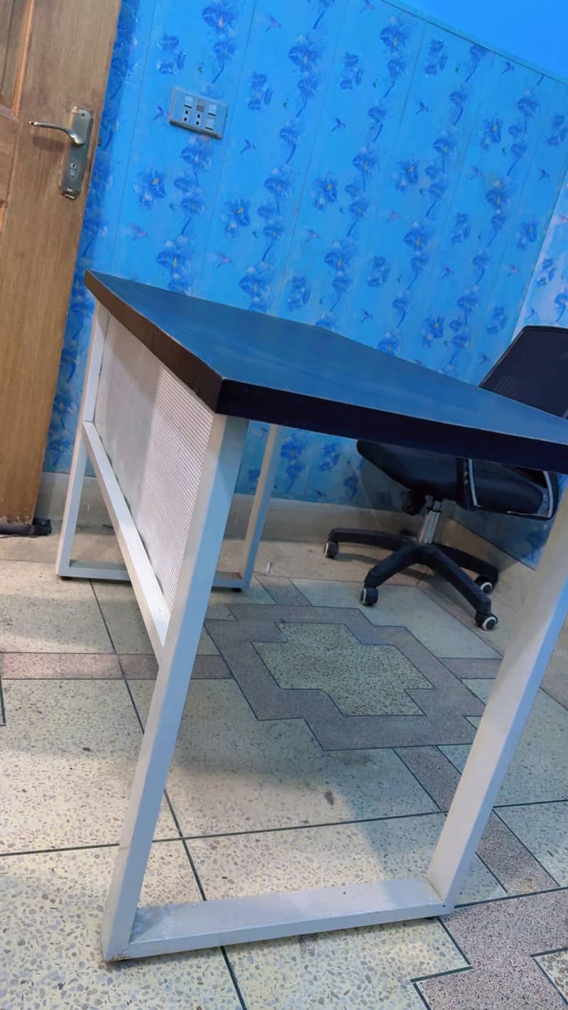 Team workstation Table & Small Table 4