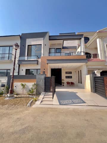 8 Marla Brand New House For Sale In Lake City Sector M1