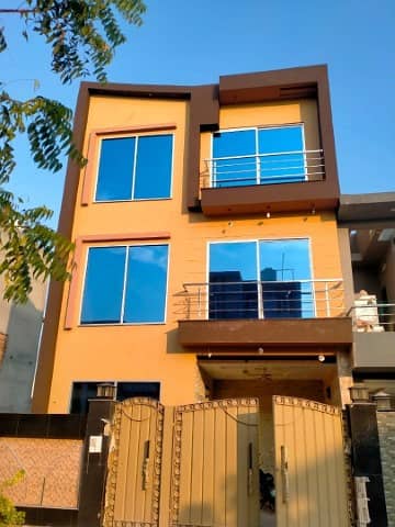5 Marla Used House with Basement For Sale In Lake City Sector M7b