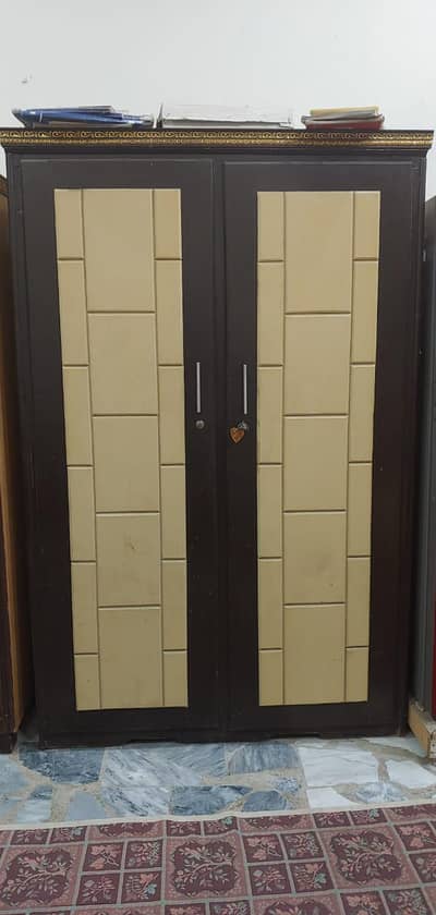 almari and dressing table