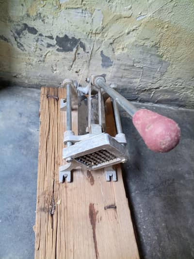 chips cutter steel with wooden board