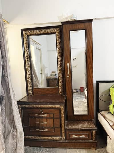 dressing table