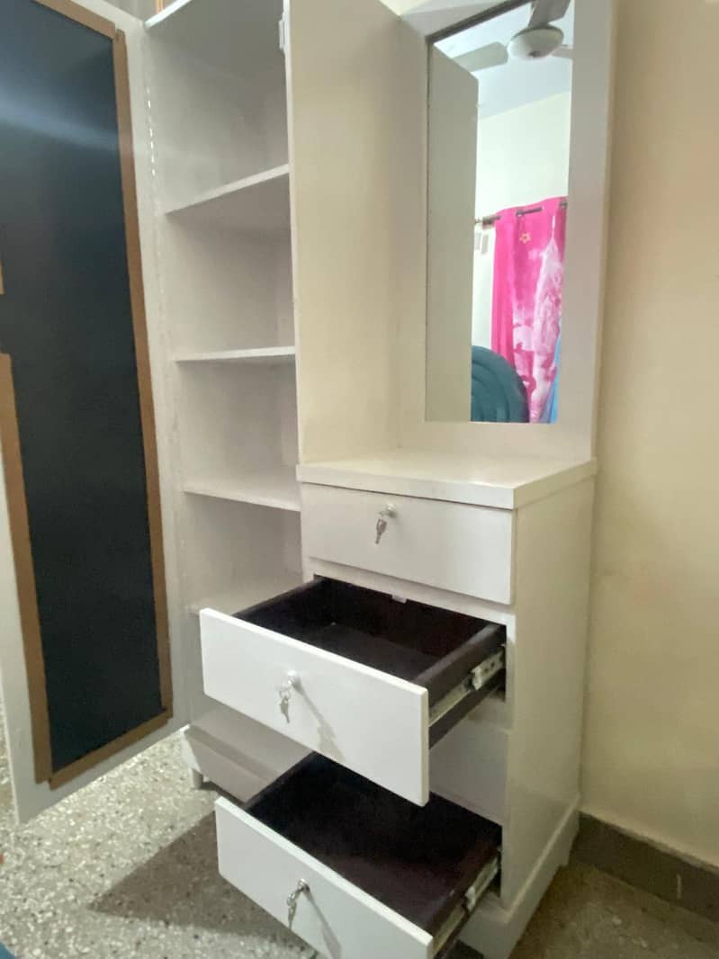 Dressing table 4