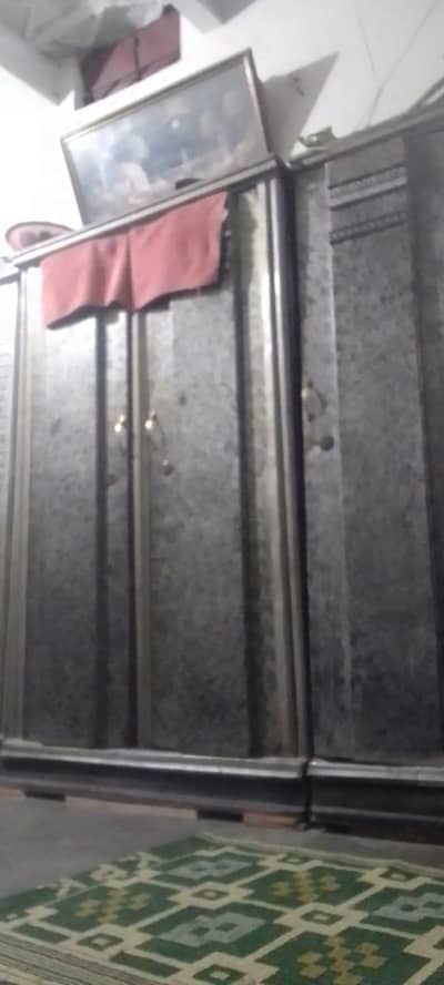 iron ki cuburd and divider for sell