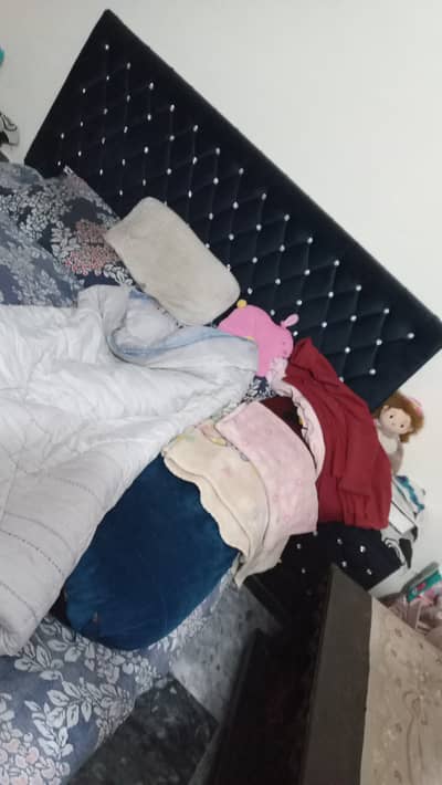 Double bet 10/10 condition Dressing Bed side table