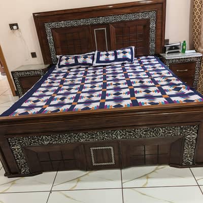 Bed & dressing table