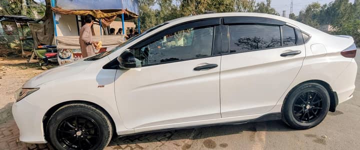 Honda Grace Hybrid 2018