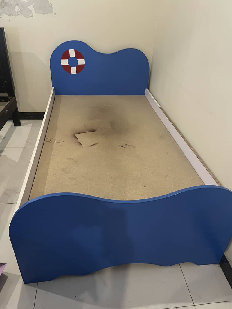 Single bed 0