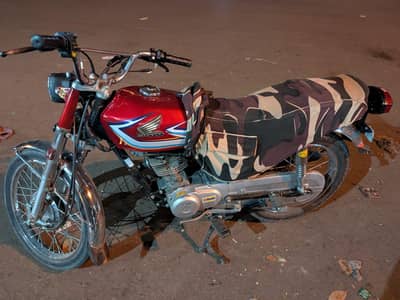 I am selling Honda cg 125 2015 model