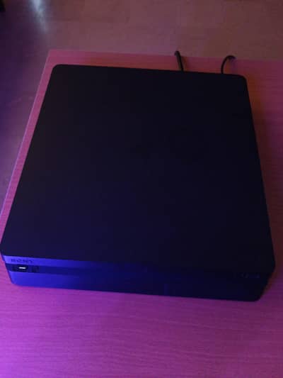 PS4 500GB (10/10 Working) – 2 Controllers Included – No Fault