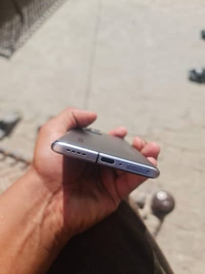 real me gt 2 pro 12/256 procssor 8 gen 1 only back crack