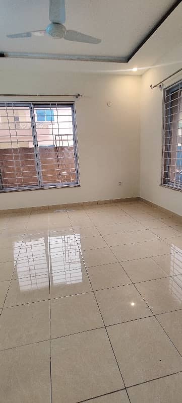 b17 8 mrla house availbe for rent block c1