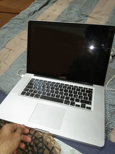 MacBook pro i7 8 GB ram 500 storage