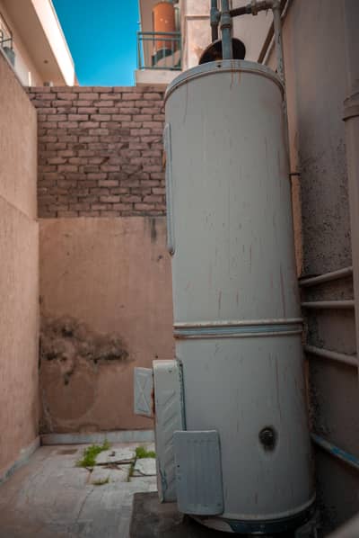 Tesla genuine 50 litre gas geyser 10/10 condition