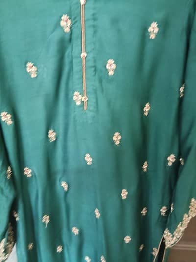 10 on 10 condition size 10 medium  fully emboried and stone work