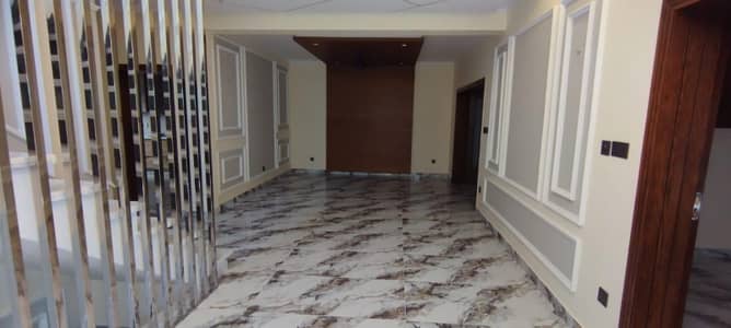 Main Road 9 Bed 9 Bath Lift Installed 2 Kanal House Good Condition