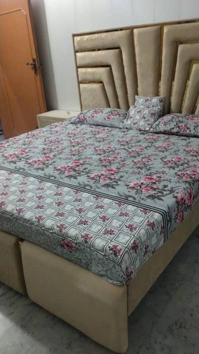 Bed set with side tables and dressing table