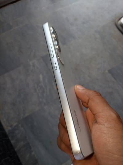 vivo Y400 only 10 days use with full box