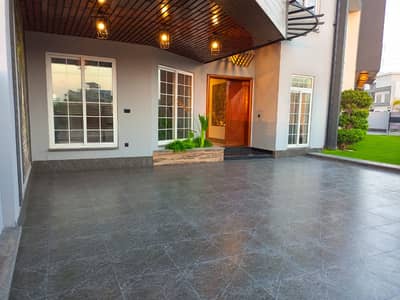 18.5 Marla Beautiful Designer House Corner Double Gate, 4 Bedrooms