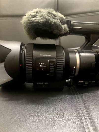 Sony Vg30 with 18-200mm OSS PZ Lens