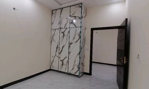 3 Marla Flat For Rent In Gulberg