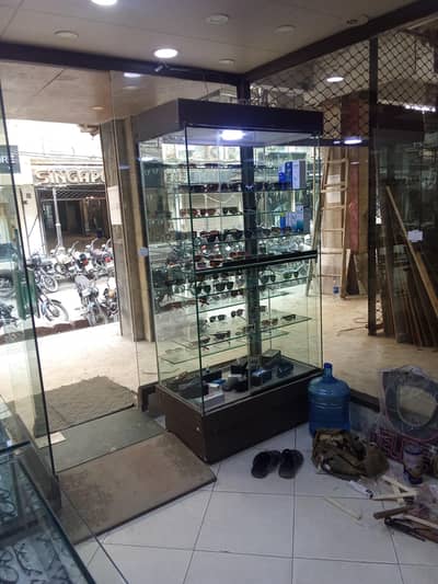 show window length 7 feet widtt 3.5 feet  depth 22 inch