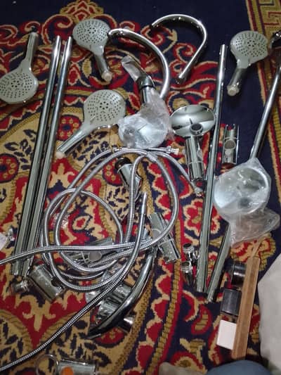 bathroom fittings hain Koch new hain our bijli ki shetain hain