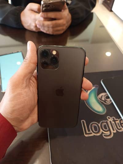 i phone 11 pro 64 GB Pta approved with box
