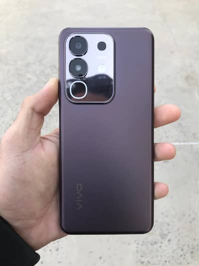 Vivo y29 8 256 gb 10 Month warranty remaining