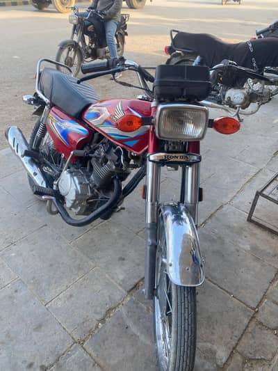 HONDA 125 2023 KARCHI NUMBER FIRST OWNER SEALD NUT TO NIT