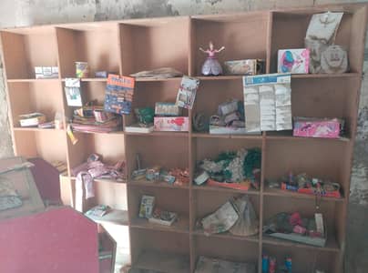 almari sale. 9000. and sath all sman. 9000. hrai8fit and 8fit size daby ka