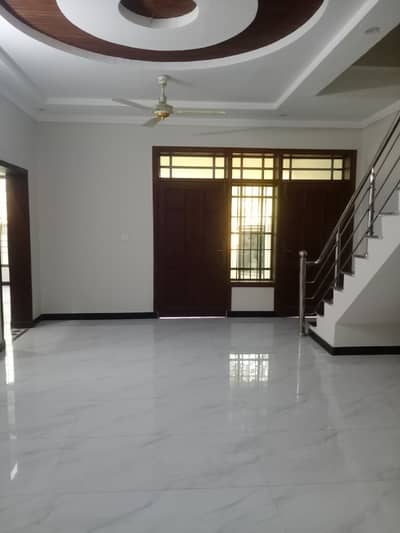 1 Canal Upper Portion Available for rent in g11 separate gate