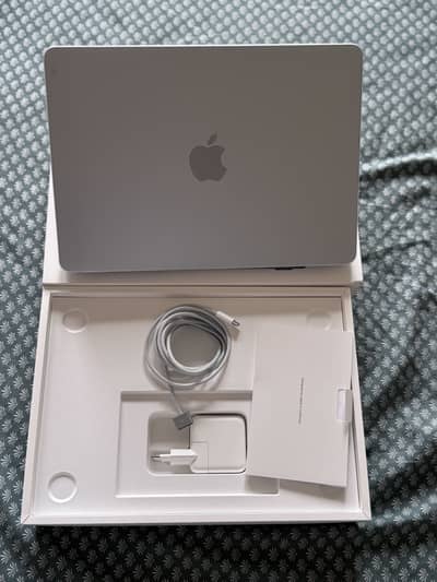 Apple MacBook Air M4 – 16GB / 512GB – 13.6 Inch