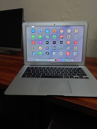 Apple macbook air 2015, 8GB RAM 128SSD. core i5 5th Gen. Exchange.