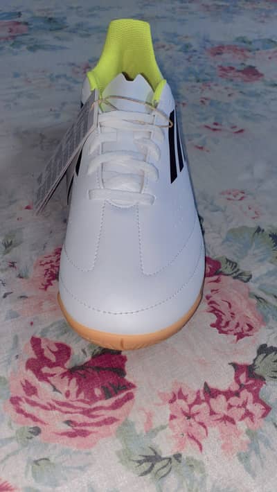 Adidas Original Badminton/Indoor Shoes UK Imported Size 9 (White & Bla