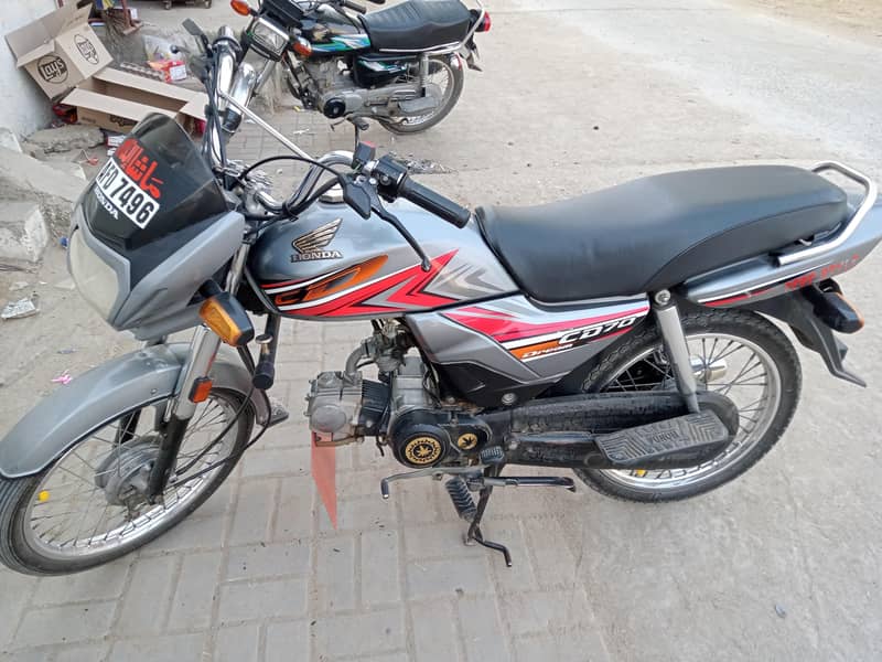 موٹر سائیکل سیل کرنا ہے 3