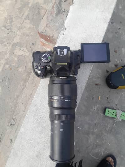 nikon d5100 with 70/300 lense all asseriea mic option flip screen