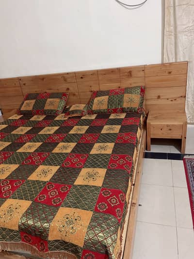 Double Bed Dyar Wood - King Size