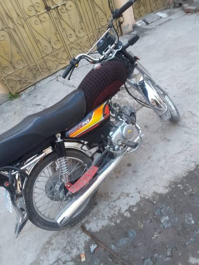 Crown 70cc 2025 Model – Only 2600 KM Driven – Excellent Condition