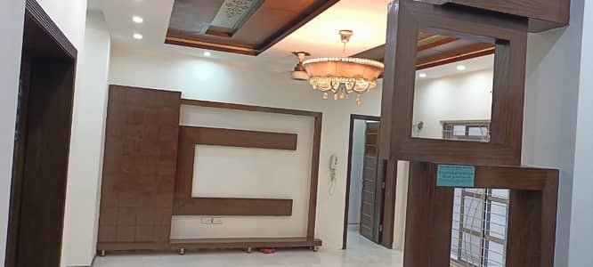 10 MARLA SLIGHTLY USED BEAUTIFUL BUNGALOW AVAILABLE FOR RENT